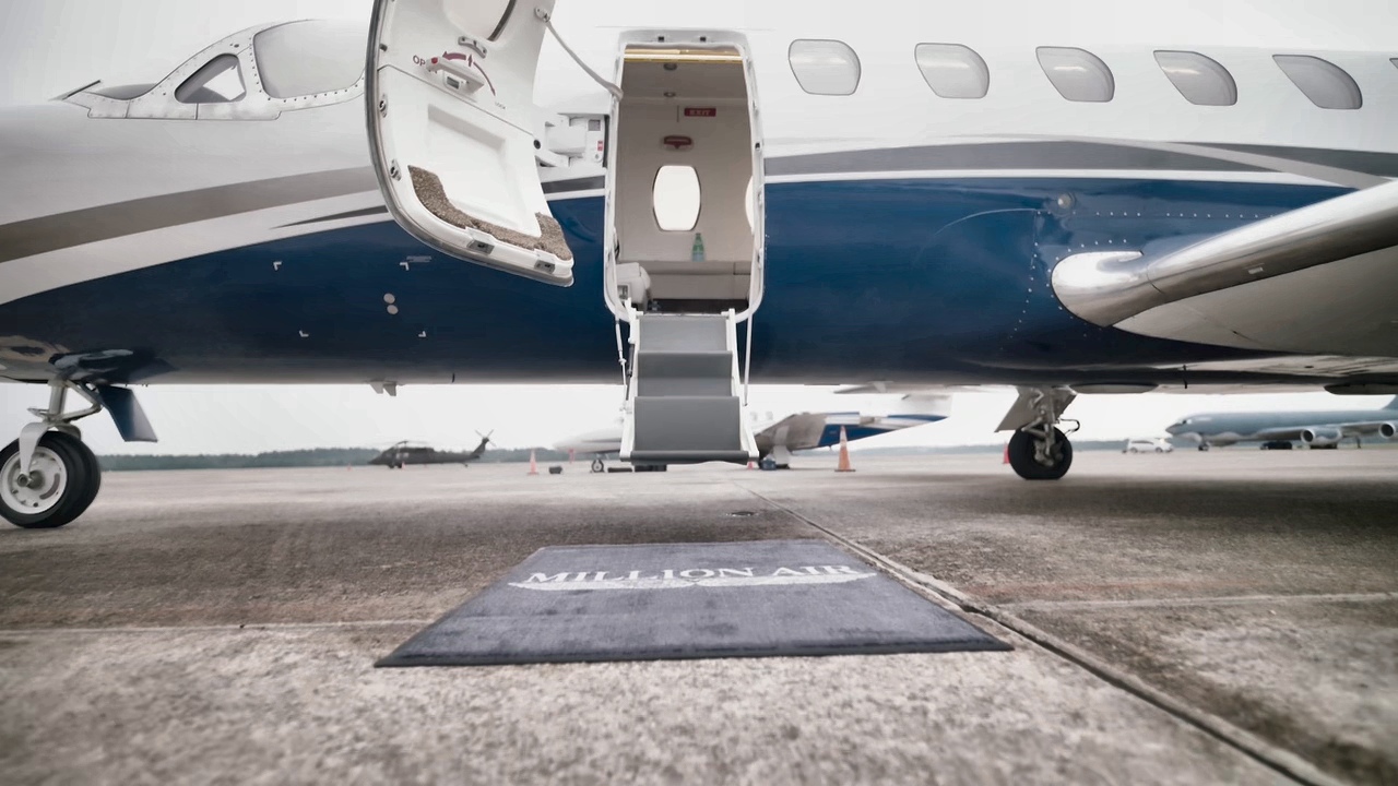 Close-up of the Citation V engine nacelle lettering