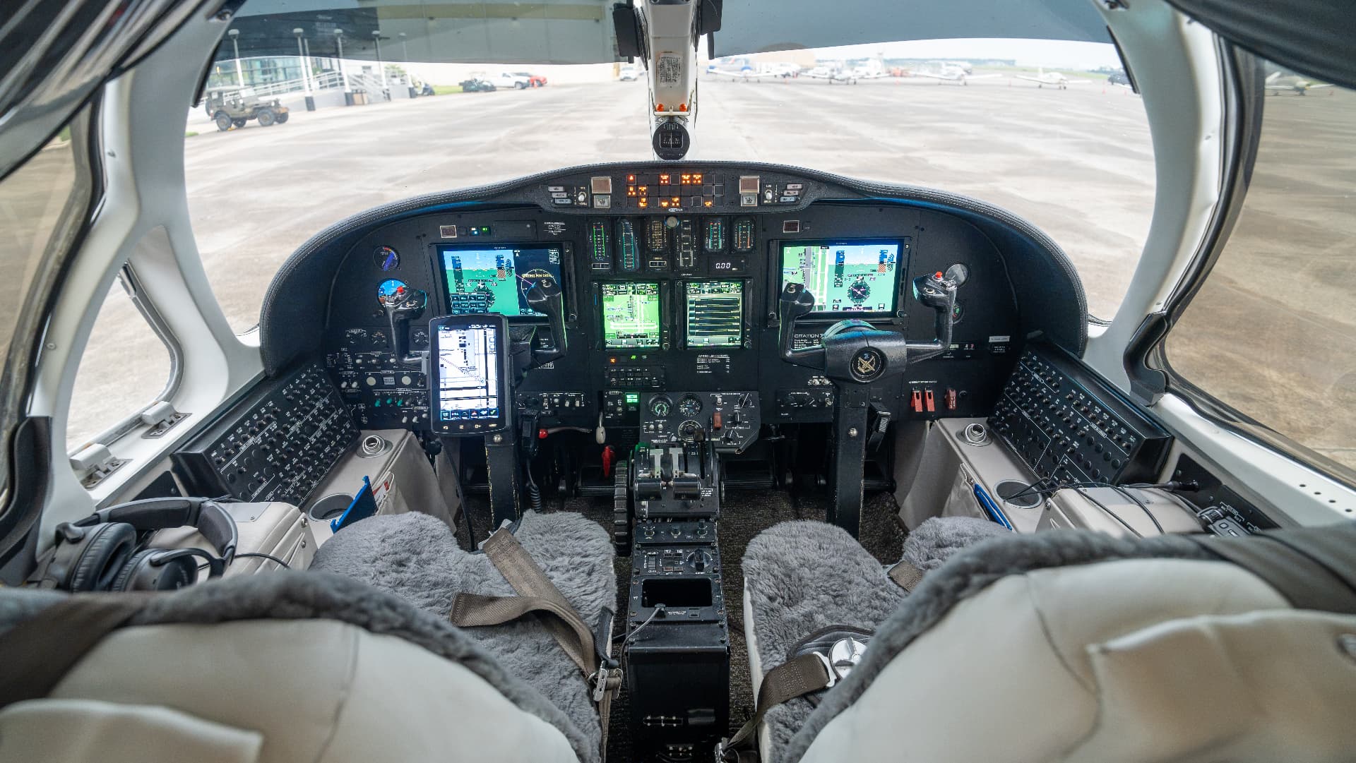 Citation V glass cockpit flight deck
